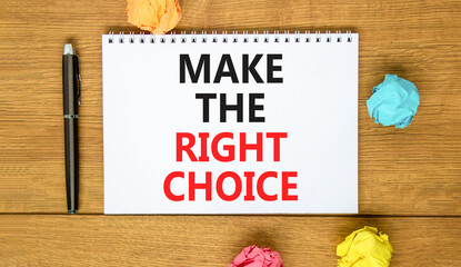 Fototapeta premium Make the right choice symbol. Concept words phrase Make the right choice on beautiful white note. Colored paper. Beautiful wooden background. Business Make the right choice concept. Copy space.