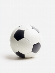Naklejka premium Soccer Ball: A detailed studio shot capturing the iconic design of a classic soccer ball, rendered with crisp definition and a sense of the sport's simple beauty.