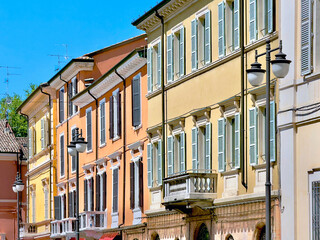 Obraz premium palazzi storici colorati di ravenna in italia