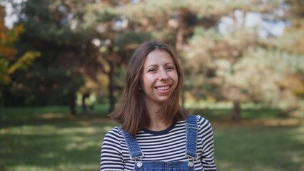 Fototapeta premium Joyful young girl portrait in a summer park
