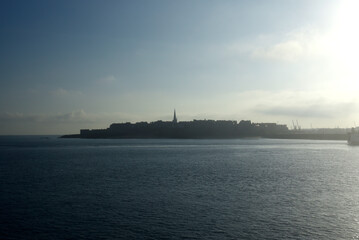 Saint-Malo - Guernsey, phare et cité corsaire