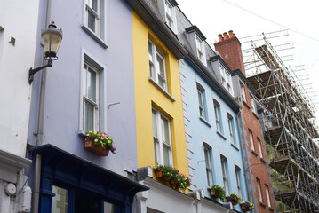 Guernsey, maisons color&eacute;es