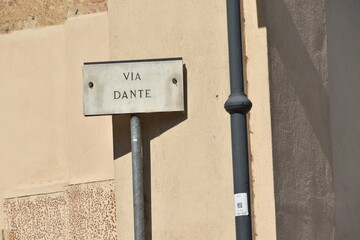 Via Dante, segnaletica stradale