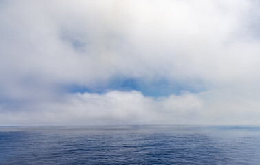 Fototapeta premium Tranquil Cloudy Sky Over the Calm Blue Waters of the Pacific Ocean