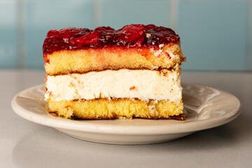 vanilla cake with strawberry topping