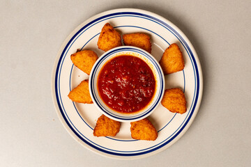 Fried Mac and cheese bites with marinara