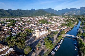 Explore the scenic beauty of Paraty, a stunning coastal town in Rio de Janeiro with picturesque waterways and lush mountains