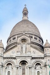 Fototapeta premium Vertical close-up of Paris Cathedral - Montmartre