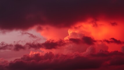 Obraz premium Dramatic sunset sky with vivid red and purple clouds forming beautiful atmospheric background