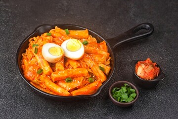 Rabokki is a type of tteokbokki, with the addition of ramyeon noodles. This dish is a street snack that is generally sold in Bunsikjip.