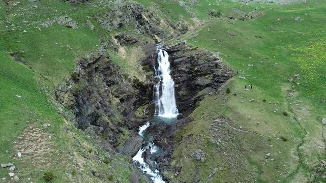 Waterfall in Valle de Izas, near Canfranc-Estaci&oacute;n, Arag&oacute;n, Spain, captured in 60FPS