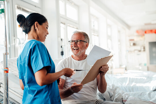 Nurse providing care and advice to a patient in a hospital setting