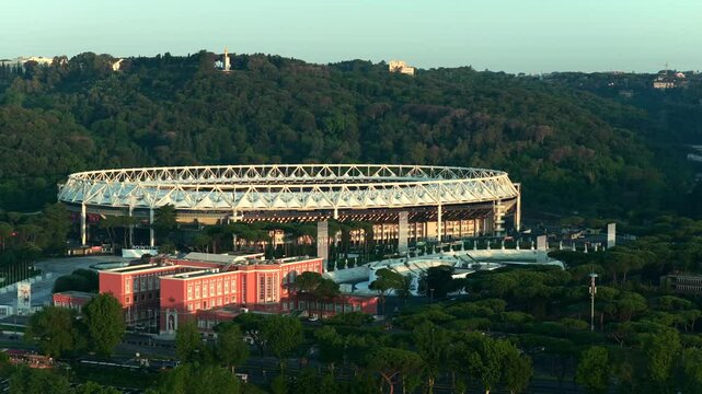 Il complesso sportivo dello Stadio Olimpico a Roma, Italia
Vista aerea dell'area sportiva di Roma, dove giocano le squadre di calcio e si allenano gli sportivi.