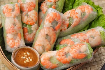 Gỏi cuốn, Vietnamese spring rolls, summer spring rolls, or salad spring rolls, a traditional dish in Vietnamese cuisine consisting of chicken, shrimp, vegetables, bún, and other ingredients wrapped in