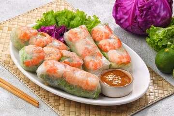 Gỏi cuốn, Vietnamese spring rolls, summer spring rolls, or salad spring rolls, a traditional dish in Vietnamese cuisine consisting of chicken, shrimp, vegetables, bún, and other ingredients wrapped in