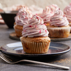 Cupcake mit Brombeeren
