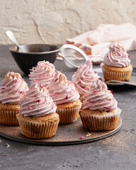 Cupcake mit Brombeeren