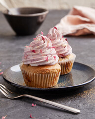 Cupcake mit Brombeeren