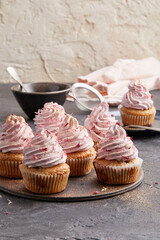 Cupcake mit Brombeeren