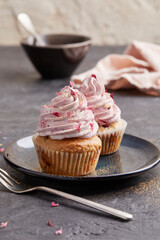 Cupcake mit Brombeeren