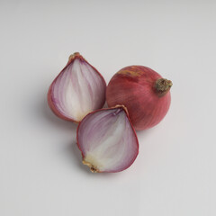 Obraz premium Shallots on white background