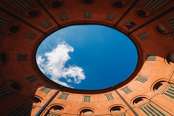 The City Theatre of Ferrara includes an elliptical structure once used for the carriages, today a monumental litle square dedicated to its designer, Foschini.
