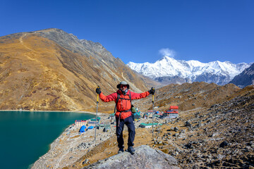 Fototapeta premium Alpinistas en el Everest Base Camp trek