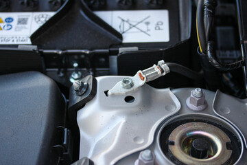 Ground wire connection in the engine bay of a new car