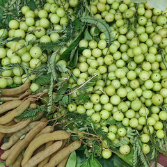 green peas in a market