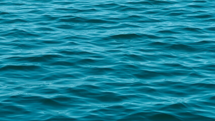 Obraz premium Endless Ocean: Captivating an expanse of the azure blue, the seamless dance of waves creates a mesmerizing texture, reflecting the serene essence of the marine world.