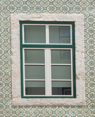 Janelas de Lisboa em prédios antigos e históricos