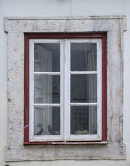 Janelas de Lisboa em prédios antigos e históricos