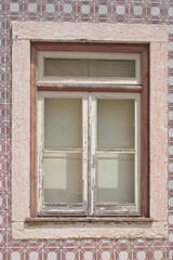 Janelas de Lisboa em prédios antigos e históricos