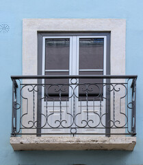Janelas de Lisboa em prédios antigos e históricos