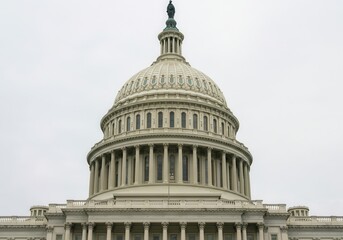 Obraz premium Close up view of the united states capitol building on an overcast day time
