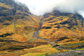 Misty Highlands: Serene Valleys and Rugged Mountains for Nature Photography and Travel Inspiration