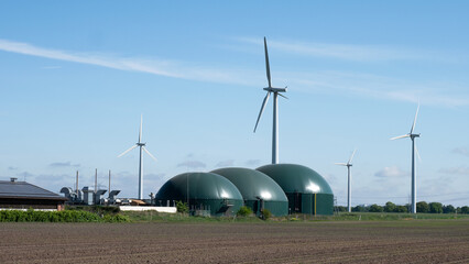 Erneuerbare Energien - Stromerzeugung - Solarstrom, Biogas, Windenergie