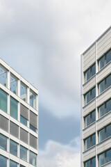 Lücke zwischen zwei Bürogebäuden im Zentrum von Berlin 