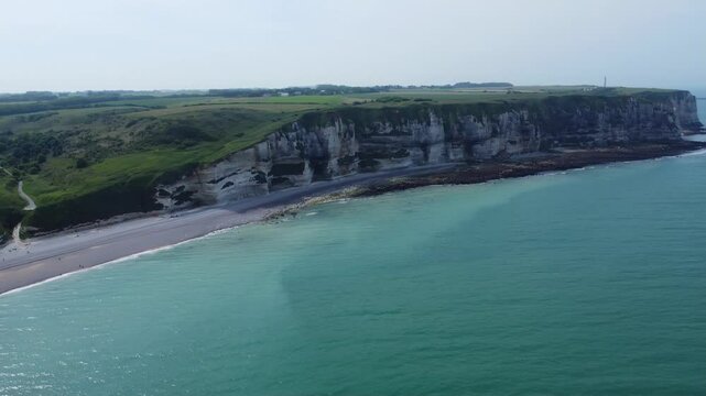 Valeuse d'antifer et falaise d'aval d'etretat