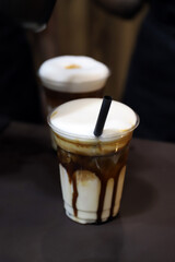 capuchino de caramelo con espuma cremosa