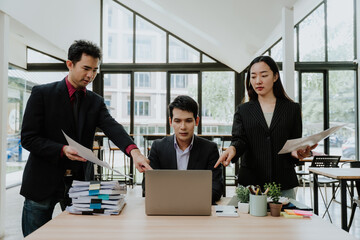 Fototapeta premium Business Team Collaboration in Modern Office
