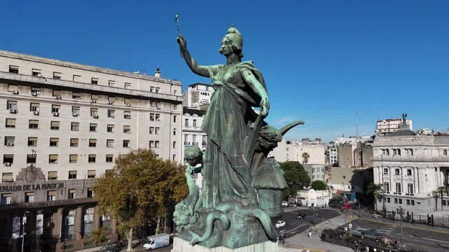 Monumento de los Dos Congresos y Estatua de la Rep&uacute;blica en Plaza Congreso. Buenos Aires, Argentina. S&iacute;mbolos patrios, historia, turismo, nacionalismo, tradici&oacute;n.