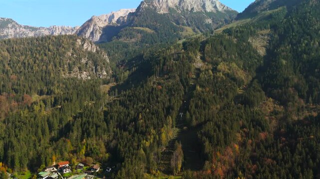 Jennerbahn am Koenigssee, Deutschland Luftaufnahme im Herbst. Cable car Jennerbahn up mountain in Schonau am Konigssee from Jenner aerial view in fall in Germany, Bavaria. Berchtesgadener Land. 
