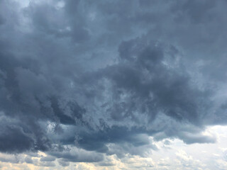 Obraz premium Dramatic Storm sky with dark blue and grey cumulus. Rainy clouds background texture. Just before the heavy rain or thunderstorm. dramatic dark clouds in the sky. Beautiful landscape with cloudy sky.