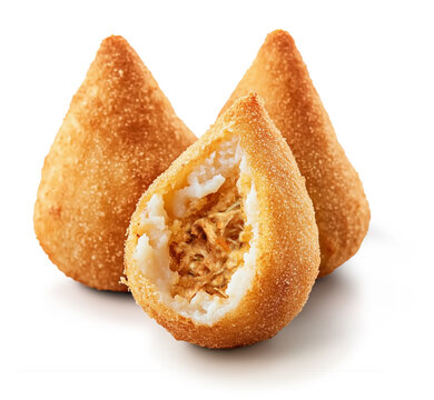 Tr&ecirc;s coxinhas com recheio de frango com azeitonas e catupiry, lanche tradicional brasileiro isolado em fundo transparente