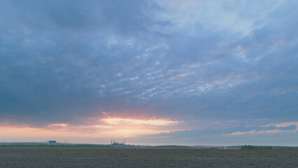 Obraz premium A Beautifully Calm Twilight Scene Over a Picturesque Rural Landscape with Dramatic Cloud Cover