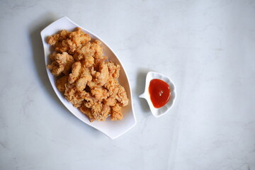 bowl of fried chicken with sauce 