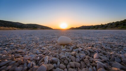 Obraz premium The serene image captures the magic hour with a beautiful and clear view of sun. The horizon melts seamlessly, creating an elegant transition that guides the eye.