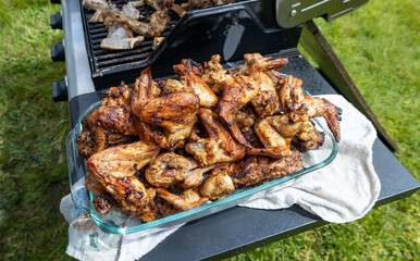 Cooking chicken wings in barbecue