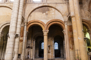 Fototapeta premium Interior view of Poitiers Cathedral showing arches, columns, and stained glass windows